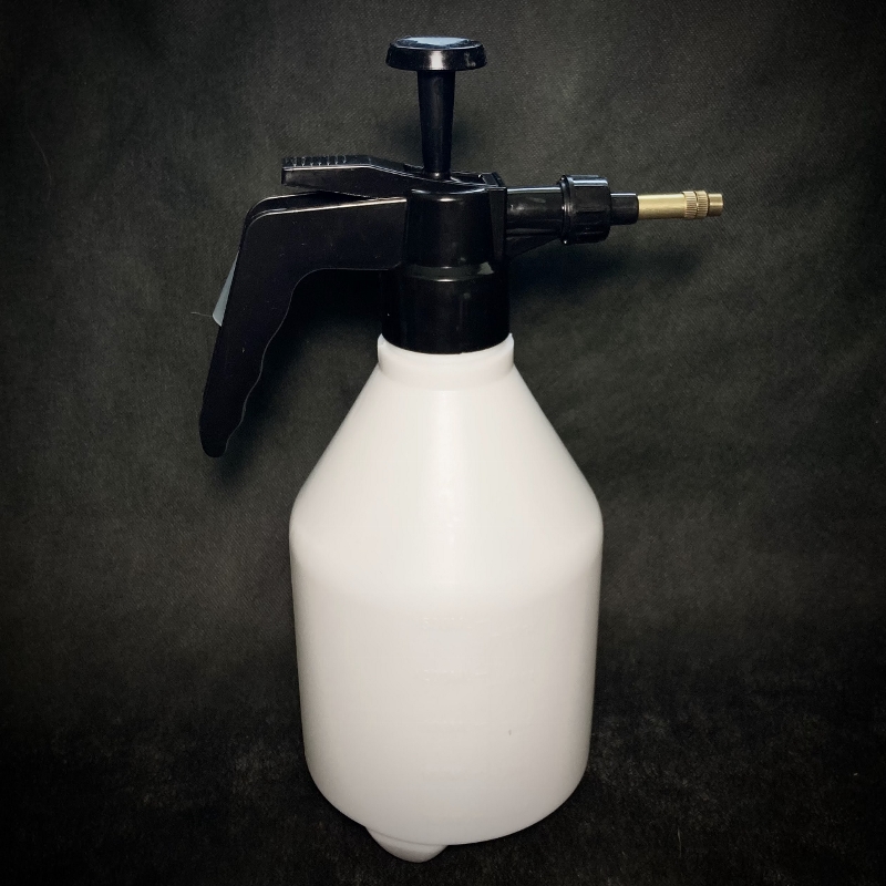 Plant Sprayer Hand Misting Bottle with Brass Tip 1.5 Liter